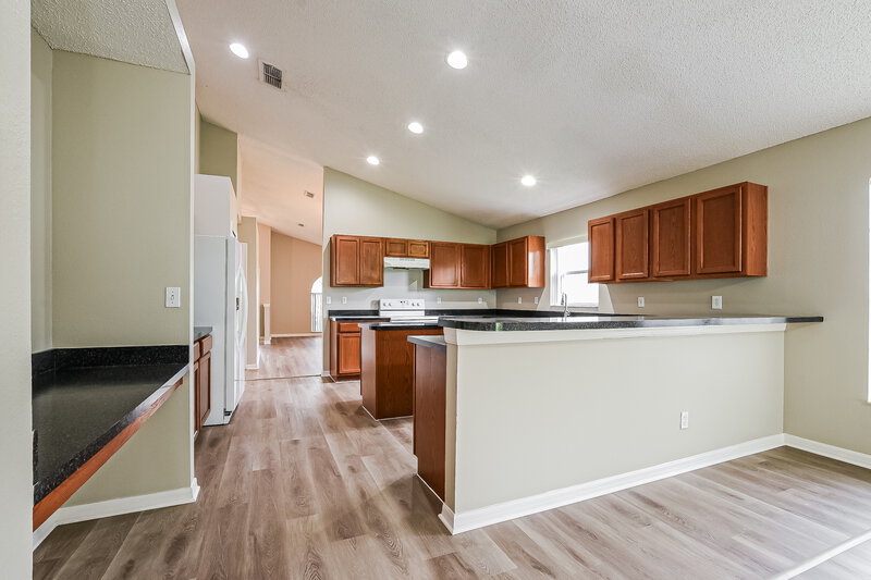 2,075/Mo, 3005 Lorimer Ct Groveland, FL 34736 Kitchen View