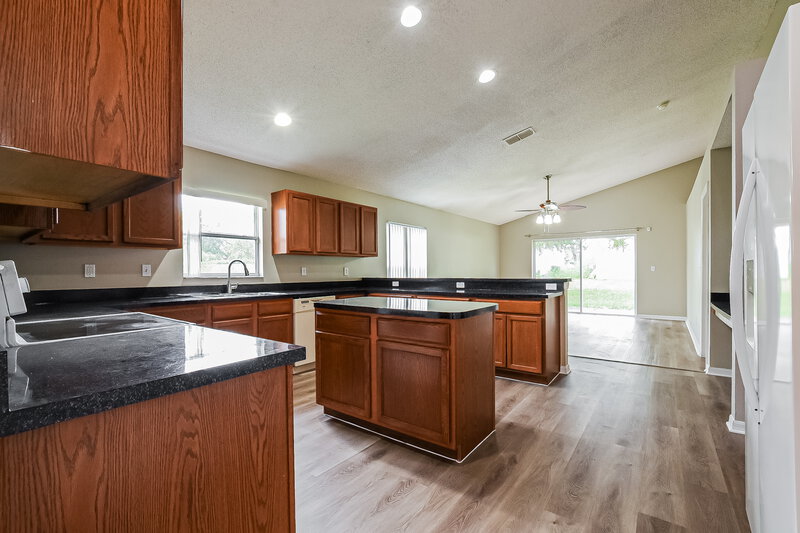 2,075/Mo, 3005 Lorimer Ct Groveland, FL 34736 Kitchen View 2