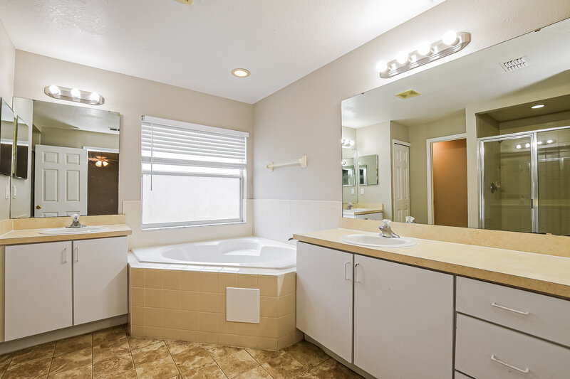 2,075/Mo, 3005 Lorimer Ct Groveland, FL 34736 Main Bedroom View 3