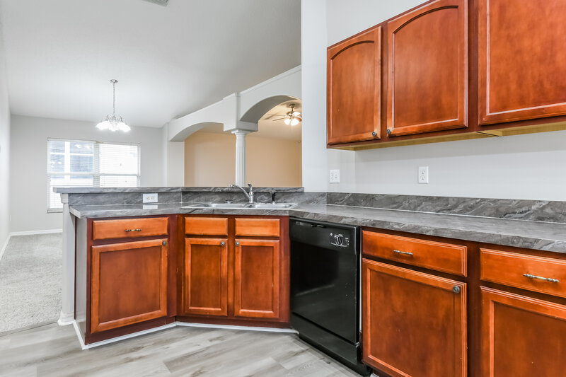 2,240/Mo, 1140 Stoneham Dr Groveland, FL 34736 Kitchen View 2