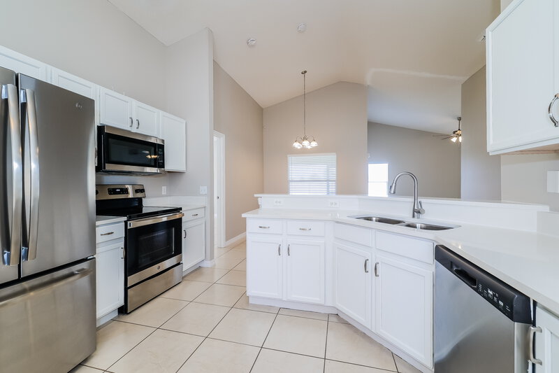 2,180/Mo, 431 Peppermill Cir Kissimmee, FL 34758 Kitchen View