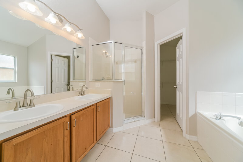 1,970/Mo, 431 Peppermill Cir Kissimmee, FL 34758 Main Bathroom View