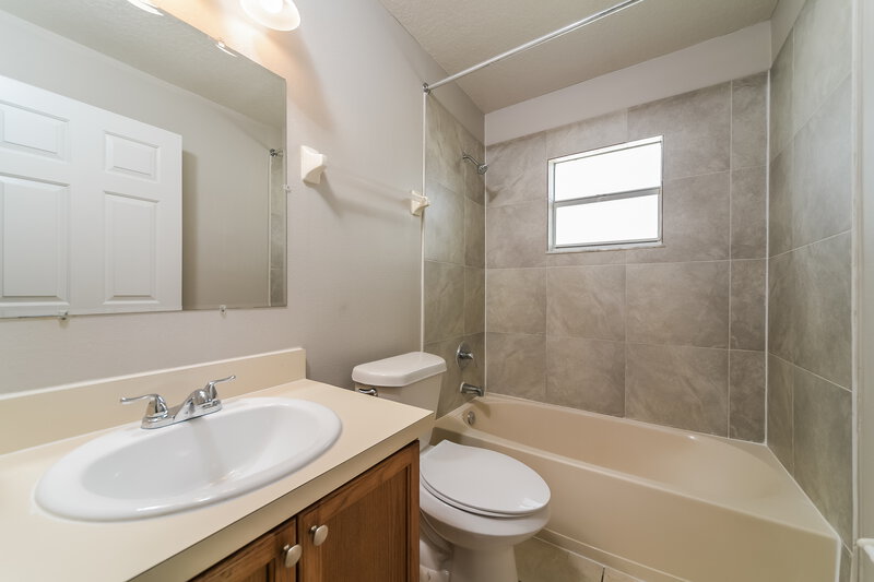 1,970/Mo, 431 Peppermill Cir Kissimmee, FL 34758 Bathroom View