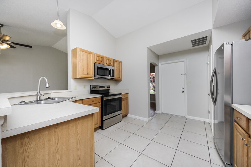 2,785/Mo, 2854 Camomile Dr Orlando, FL 32837 Kitchen View 2