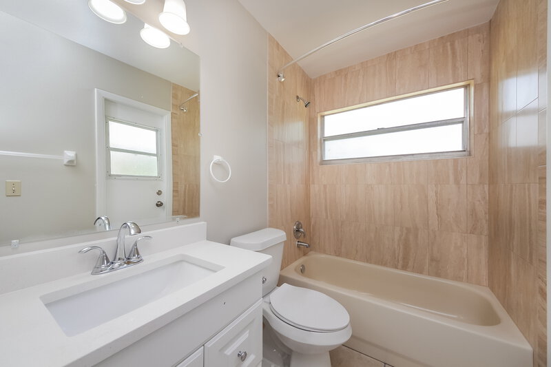 2,785/Mo, 2854 Camomile Dr Orlando, FL 32837 Bathroom View