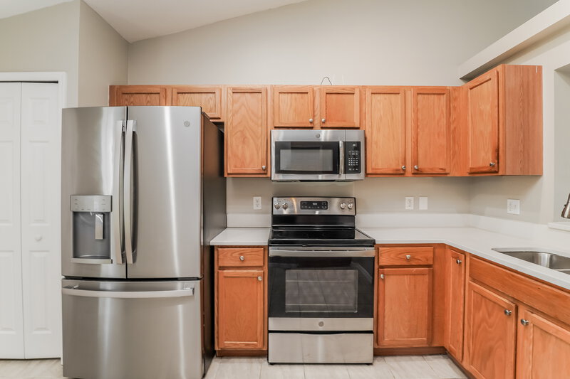 2,175/Mo, 424 Fieldstream W Blvd Orlando, FL 32825 Kitchen View 2