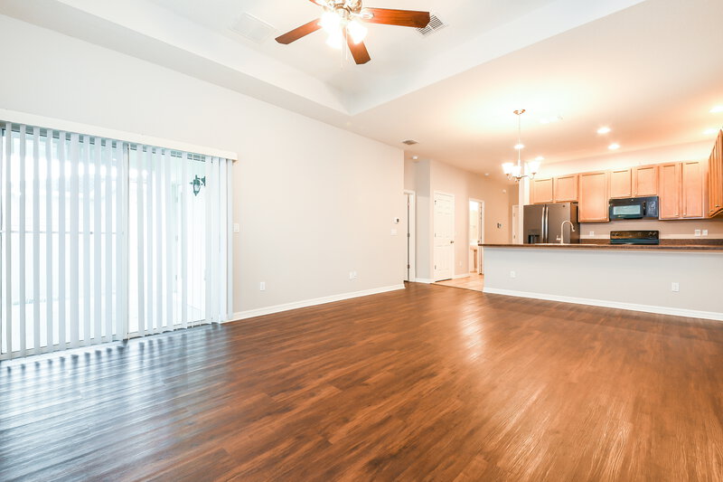 1,810/Mo, 1119 Atlantic Ave Fruitland Park, FL 34731 Living Room View