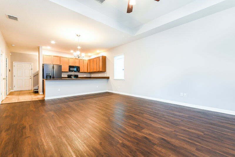 1,810/Mo, 1119 Atlantic Ave Fruitland Park, FL 34731 Living Room View 2