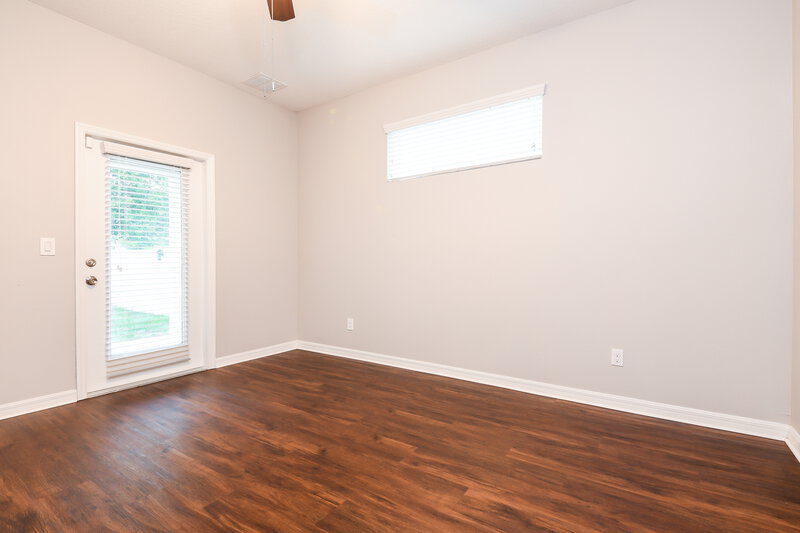 1,810/Mo, 1119 Atlantic Ave Fruitland Park, FL 34731 Main Bedroom View