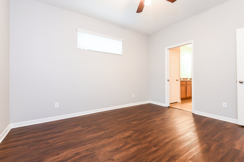 1,810/Mo, 1119 Atlantic Ave Fruitland Park, FL 34731 Main Bedroom View 2