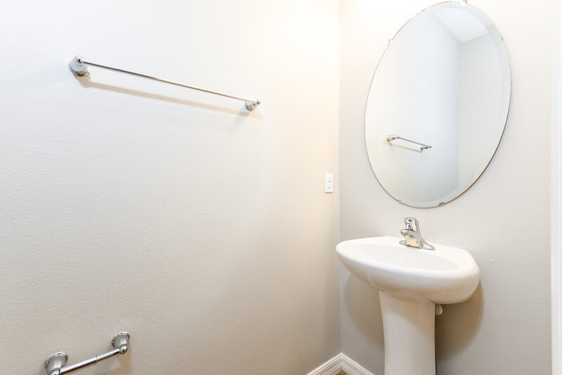 1,810/Mo, 1119 Atlantic Ave Fruitland Park, FL 34731 Powder Room View
