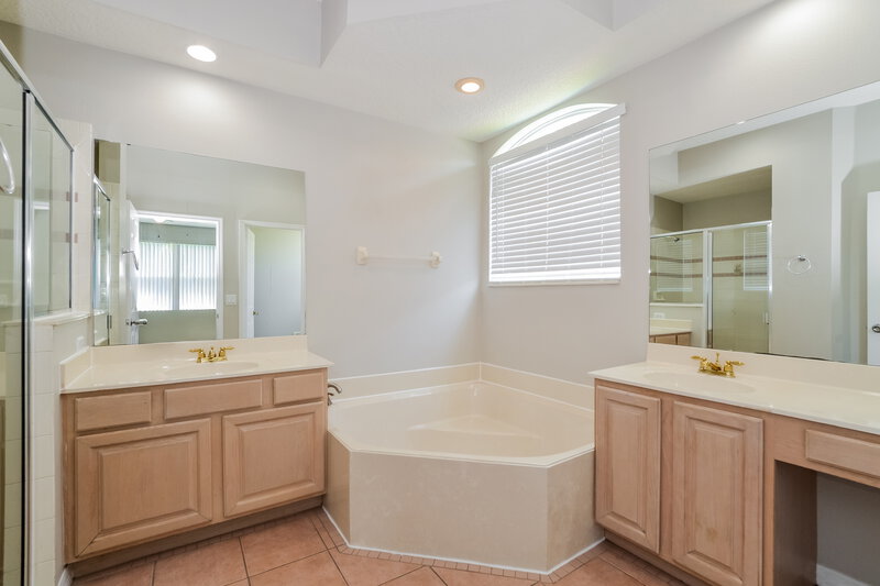 2,950/Mo, 14834 Oldham Dr Orlando, FL 32826 Main Bathroom View
