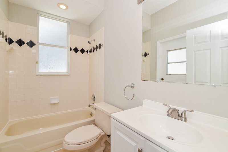 2,950/Mo, 14834 Oldham Dr Orlando, FL 32826 Bathroom View