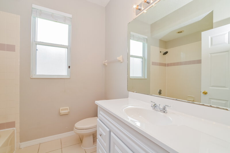 2,950/Mo, 14834 Oldham Dr Orlando, FL 32826 Bathroom View 2