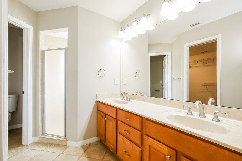 2,185/Mo, 4749 Abaco Dr Tavares, FL 32778 Main Bathroom View