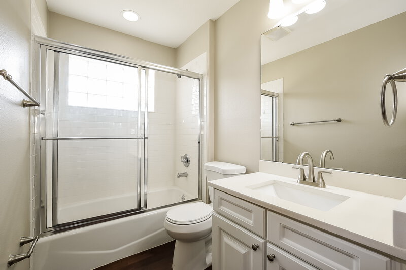 2,185/Mo, 4749 Abaco Dr Tavares, FL 32778 Bathroom View