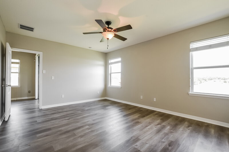 2,000/Mo, 194 Compass Rose Dr Groveland, FL 34736 Main Bedroom View 2
