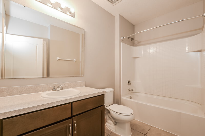 2,000/Mo, 194 Compass Rose Dr Groveland, FL 34736 Bathroom View