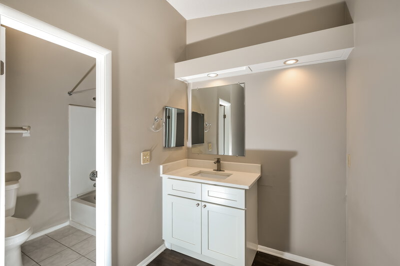 2,395/Mo, 5619 Garden Grove Cir Winter Park, FL 32792 Main Bathroom View