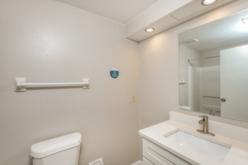 2,395/Mo, 5619 Garden Grove Cir Winter Park, FL 32792 Bathroom View