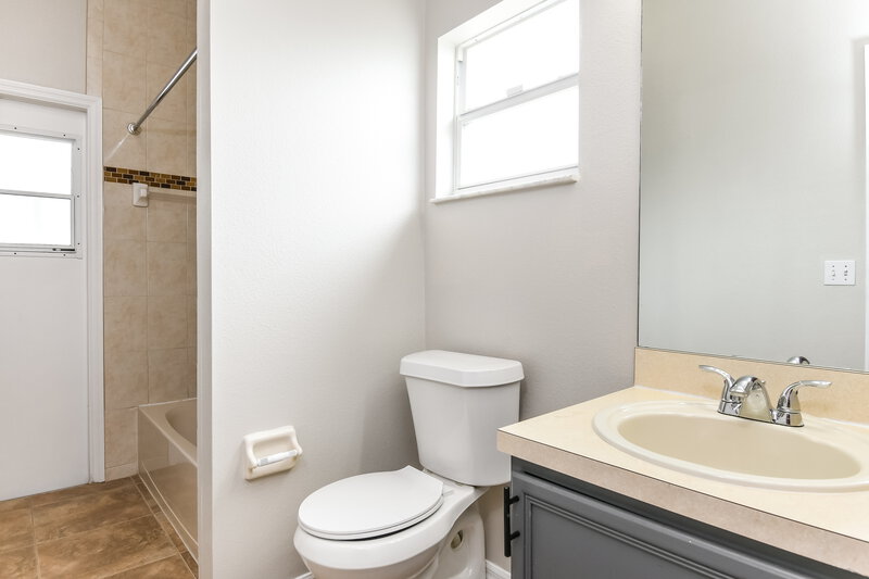2,055/Mo, 503 Brighton Ct Kissimmee, FL 34758 Bathroom View