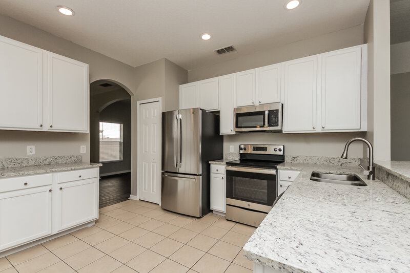 2,420/Mo, 2828 Sweetspire Cir Kissimmee, FL 34746 Kitchen View