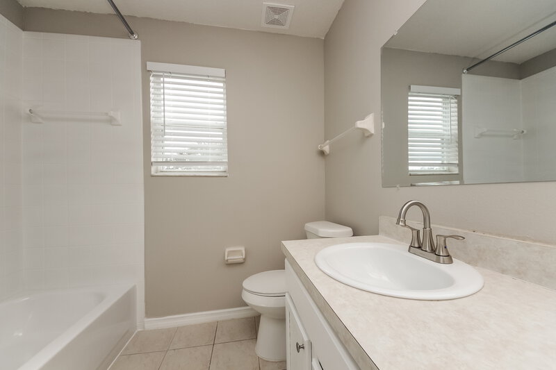 2,420/Mo, 2828 Sweetspire Cir Kissimmee, FL 34746 Main Bathroom View