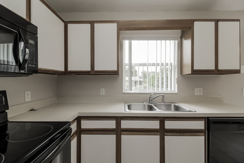 2,045/Mo, 618 Brooke Ct Clermont, FL 34711 Kitchen View