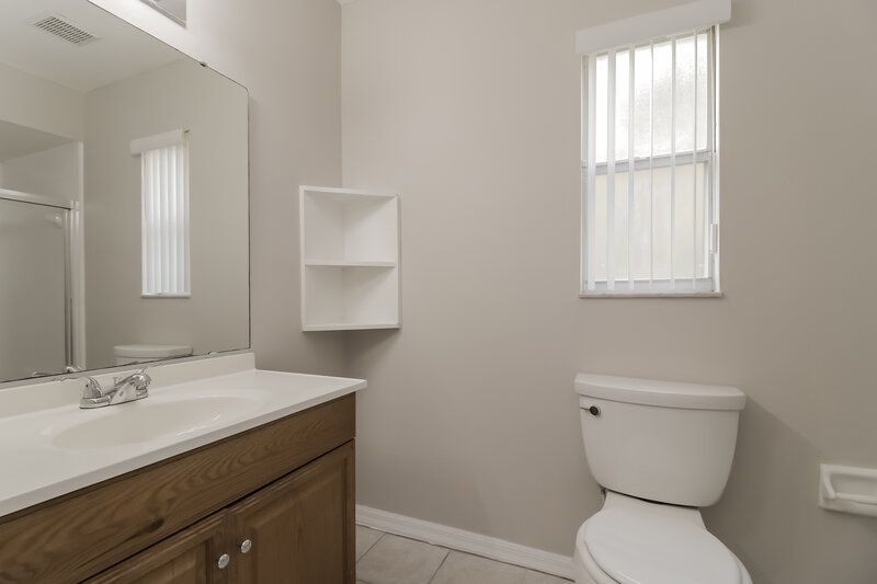 2,045/Mo, 618 Brooke Ct Clermont, FL 34711 Bathroom View