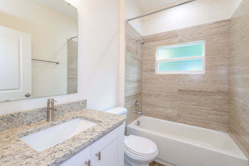 1,930/Mo, 146 Mediterranean Ct Kissimmee, FL 34758 Bathroom View