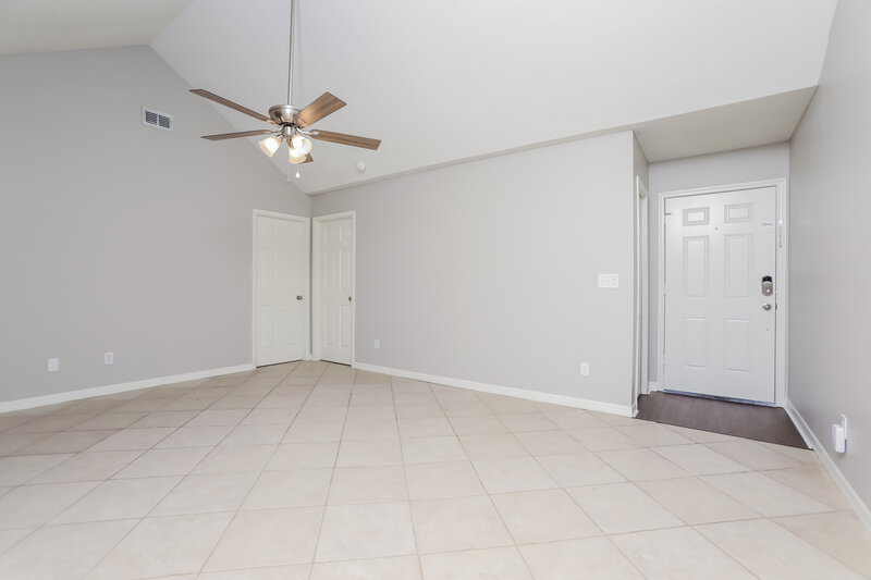 2,130/Mo, 1833 Iroquois Dr Apopka, FL 32703 Living Room View 2
