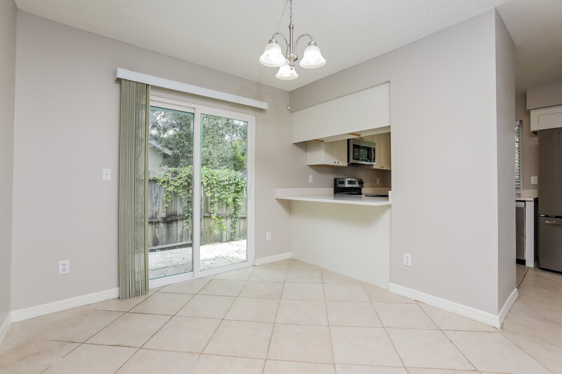 2,130/Mo, 1833 Iroquois Dr Apopka, FL 32703 Dining Room View