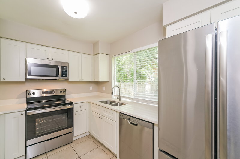 1,965/Mo, 1833 Iroquois Dr Apopka, FL 32703 Kitchen View