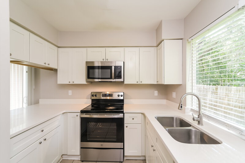 1,965/Mo, 1833 Iroquois Dr Apopka, FL 32703 Kitchen View 2