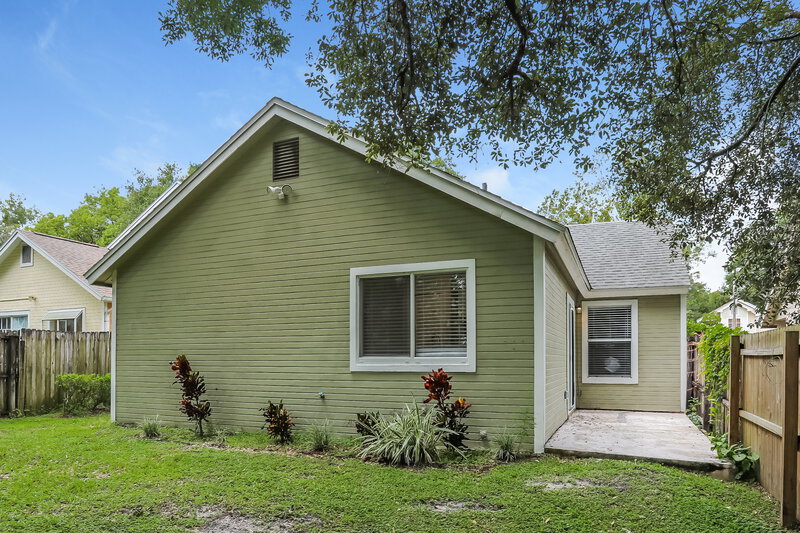 2,130/Mo, 1833 Iroquois Dr Apopka, FL 32703 Rear View