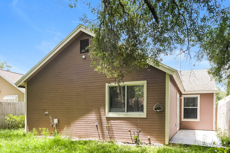 1,965/Mo, 1833 Iroquois Dr Apopka, FL 32703 Rear View
