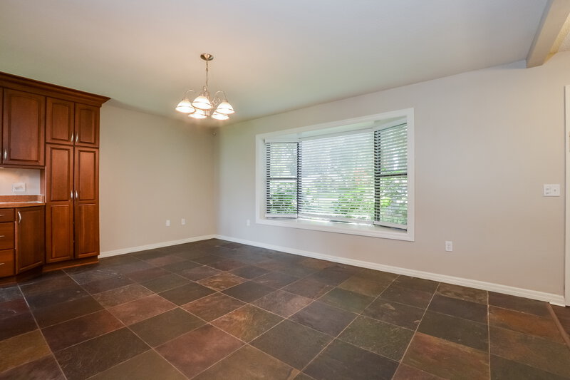 2,085/Mo, 5321 Royal Oak Dr Fruitland Park, FL 34731 Dining Room View 2