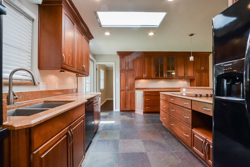 2,085/Mo, 5321 Royal Oak Dr Fruitland Park, FL 34731 Kitchen View 2