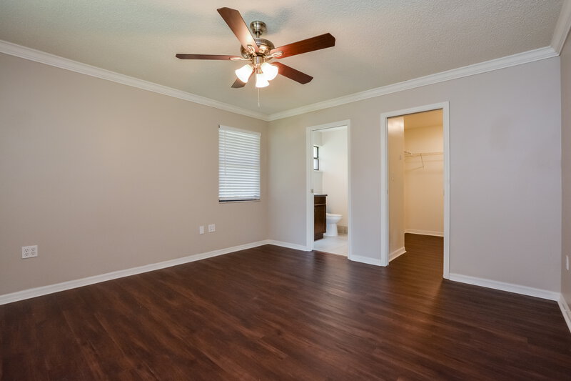 2,085/Mo, 5321 Royal Oak Dr Fruitland Park, FL 34731 Main Bedroom View