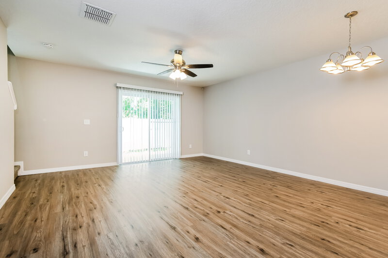 2,050/Mo, 704 Cresting Oak Cir # 52 Orlando, FL 32824 Living Room View