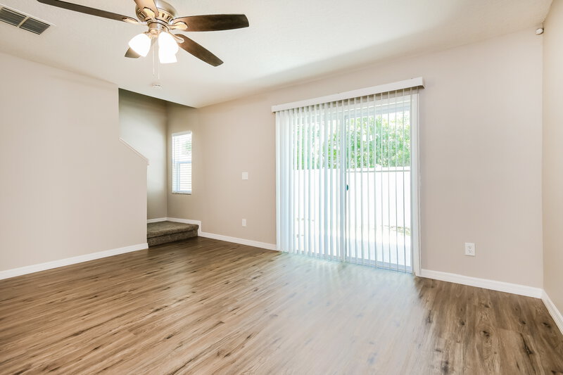 2,050/Mo, 704 Cresting Oak Cir # 52 Orlando, FL 32824 Living Room View 2