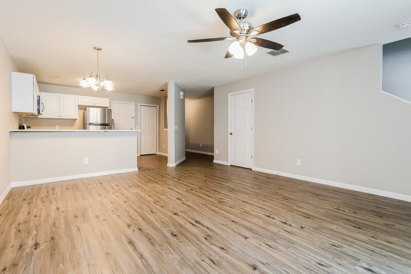 2,050/Mo, 704 Cresting Oak Cir # 52 Orlando, FL 32824 Living Room View 3