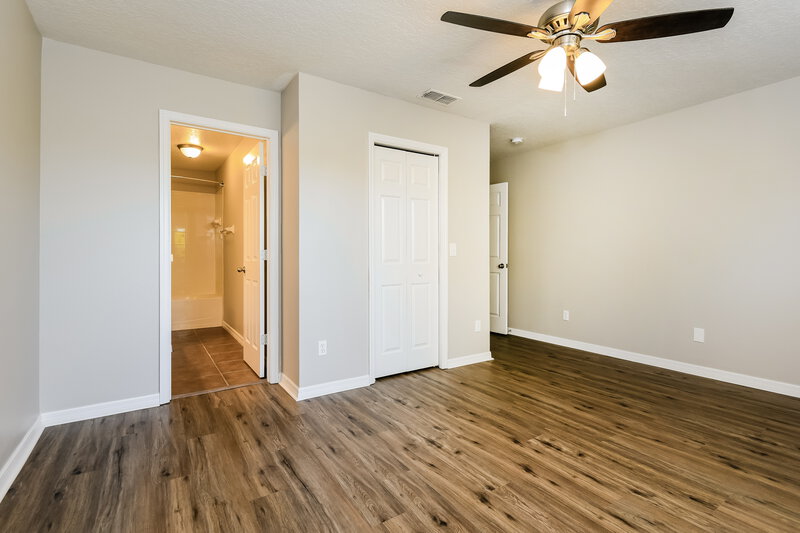2,050/Mo, 704 Cresting Oak Cir # 52 Orlando, FL 32824 Main Bedroom View