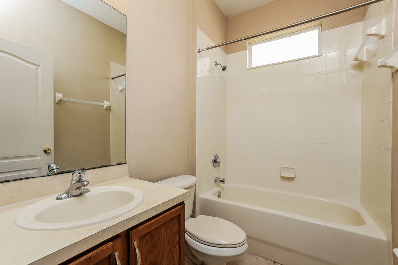 2,340/Mo, 534 Cortona Dr Orlando, FL 32828 Bathroom View