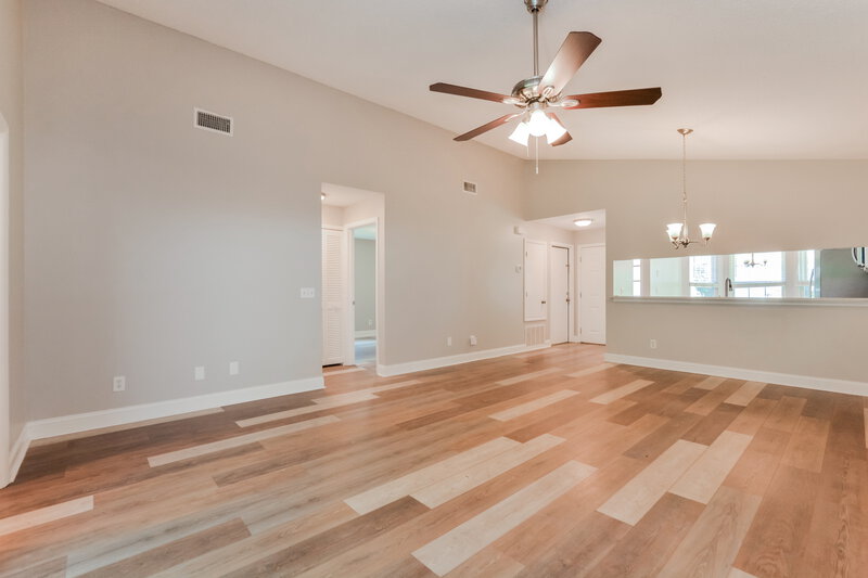 2,110/Mo, 725 Fenwick Dr Orlando, FL 32825 Living Room View 2