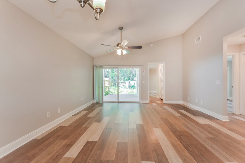 2,110/Mo, 725 Fenwick Dr Orlando, FL 32825 Living Room View 3