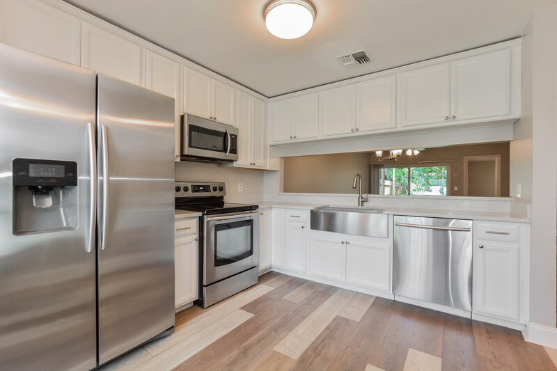 2,110/Mo, 725 Fenwick Dr Orlando, FL 32825 Kitchen View