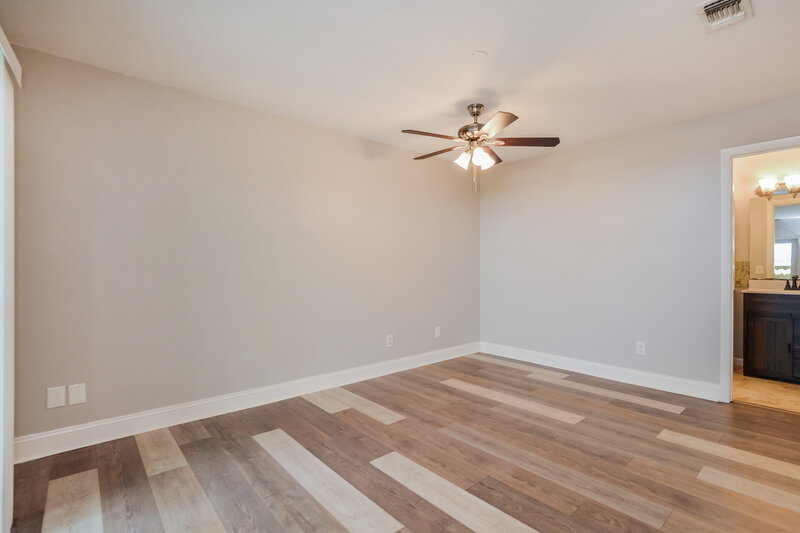 2,110/Mo, 725 Fenwick Dr Orlando, FL 32825 Main Bedroom View