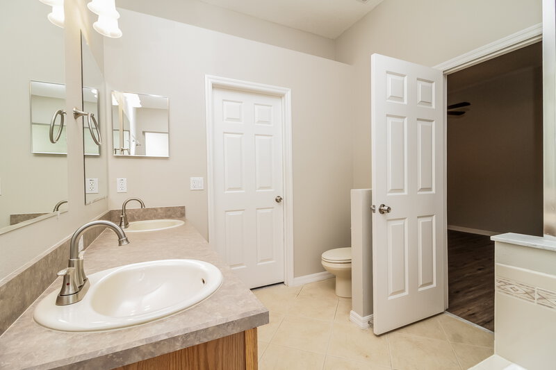 2,560/Mo, 30700 PGA Dr Sorrento, FL 32776 Main Bathroom View 2