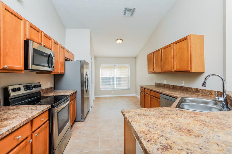 1,990/Mo, 108 Thornbury Ln Kissimmee, FL 34744 Kitchen View